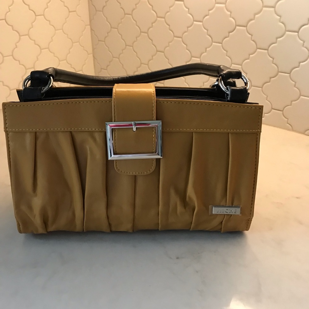 This is a Miche classic shell.
